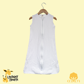The Laughing Giraffe Baby Wearable Sack (Color: White, size: 0-6M)