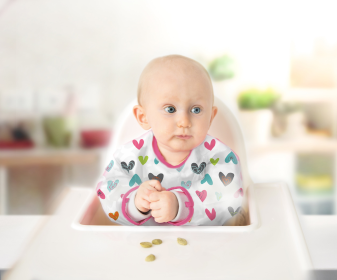 Cleanbib Wp Bib W/Slvs (Color: White Hearts Print, size: 12-24m)